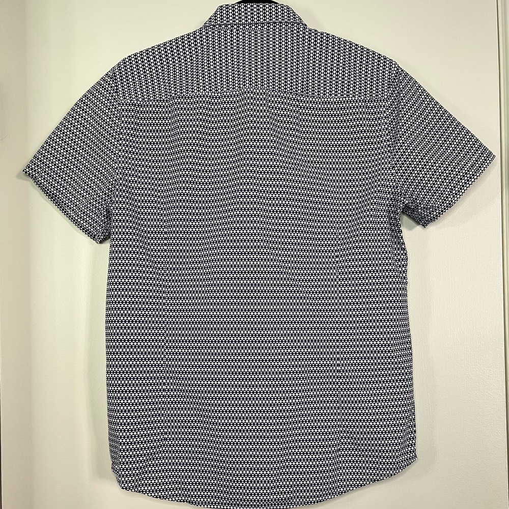 Forever 21 Men’s Button Up Shirt! - Picture 2 of 3